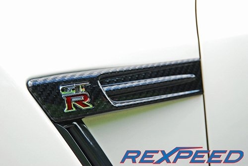 GTR R35 Dry Carbon Emblem Cover